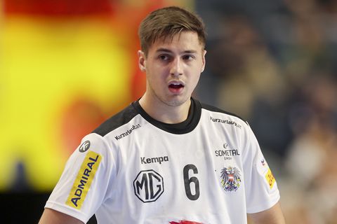 Woede na gruwelijke blessure in handbal: ziedende tegenstander beschuldigt dader van opzet