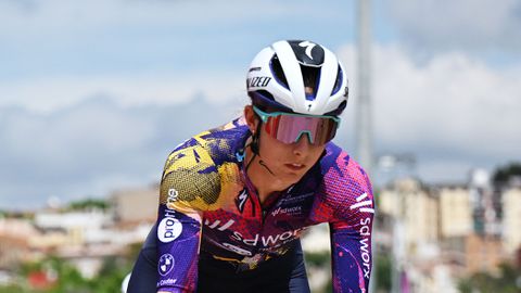 Nederlandse renster zorgt voor sensatie na sprintduel met Marianne Vos in Vuelta