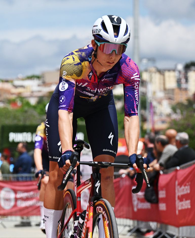 Nederlandse renster zorgt voor sensatie na sprintduel met Marianne Vos in Vuelta