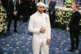 Lewis Hamilton op het Met Gala. © Getty Images.