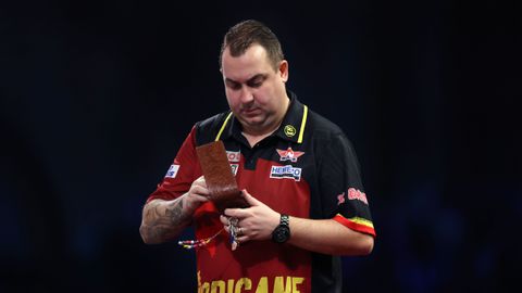 Bijzondere afmelding voor Premier League Darts: 'De dokters zeiden dat ik het land niet moest verlaten'