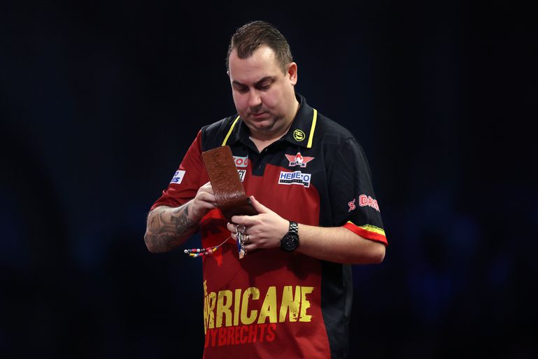 Bijzondere afmelding voor Premier League Darts: 'De dokters zeiden dat ik het land niet moest verlaten'