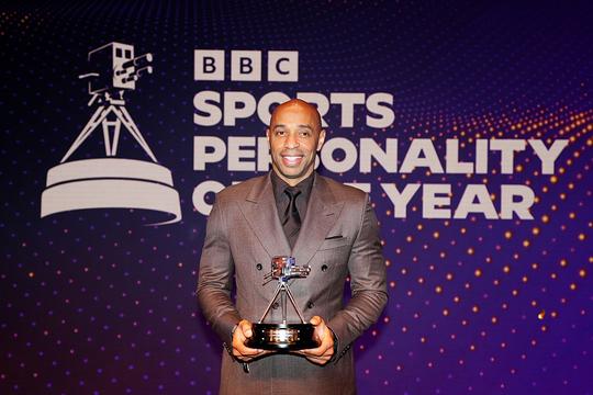 Thierry Henry eert in 12 minuten durend betoog Nederlandse voetbalbreinen: 'Zij bedachten dit'