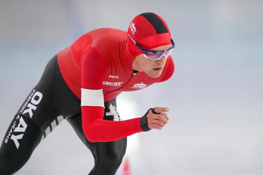 Gestopte schaatser schiet vriend en diens vrouw meteen te hulp na vreselijk jaar: 'In goede en slechte tijden'