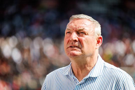 Afzwaaiende Ron Jans (67) blikt terug op veelbesproken rel: 'Ik ben geen racist'