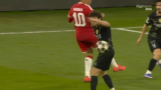 Dit is de reden dat Bayern München geen penalty kreeg voor de handsbal van Paris Saint-Germain