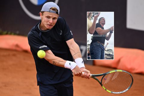 Bekende schoonvader gaat los tijdens partij van Nederlandse tennisser in Rome: 'Zijn ze allemaal zo?'