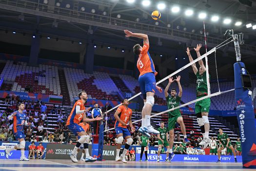 Volleyballers verliezen van Servië bij Nations League in Canada, olympisch ticket nog in zicht