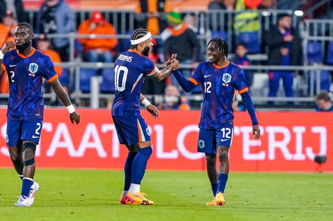 Oranje wervelt dankzij uitblinkers Memphis Depay en Jeremie Frimpong voorbij Canada