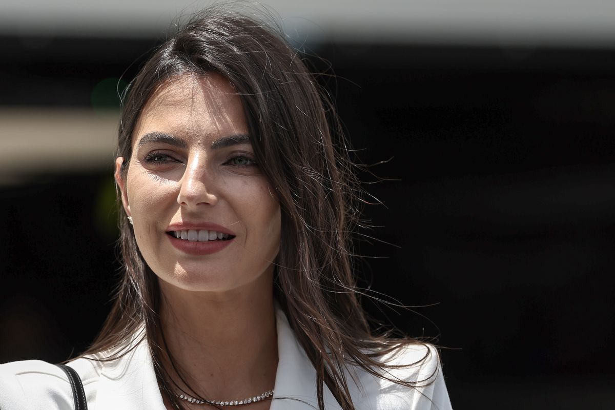 Kelly Piquet (vriendin Max Verstappen) kleedt zich 'schattig' aan voor Roland Garros