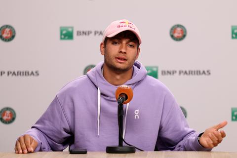 Geëmotioneerde Roland Garros-finalist kan nog niet genieten van finaleplaats: 'Ik moet bijna huilen'
