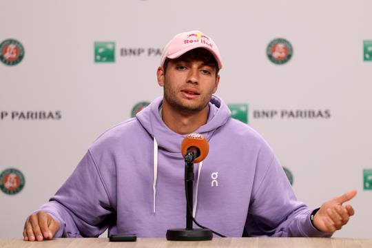Geëmotioneerde Roland Garros-finalist kan nog niet genieten van finaleplaats: 'Ik moet bijna huilen'