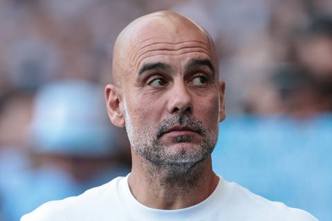 Pep Guardiola openhartig over 'strenge vader' Johan Cruijff: 'Maar hij veranderde in een lieve opa'