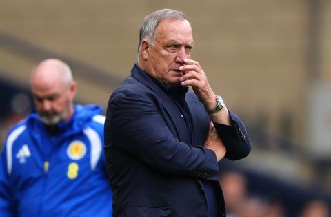 Dick Advocaat haalt snoeihard uit naar één iemand binnen Feyenoord: 'Vind het belachelijk'