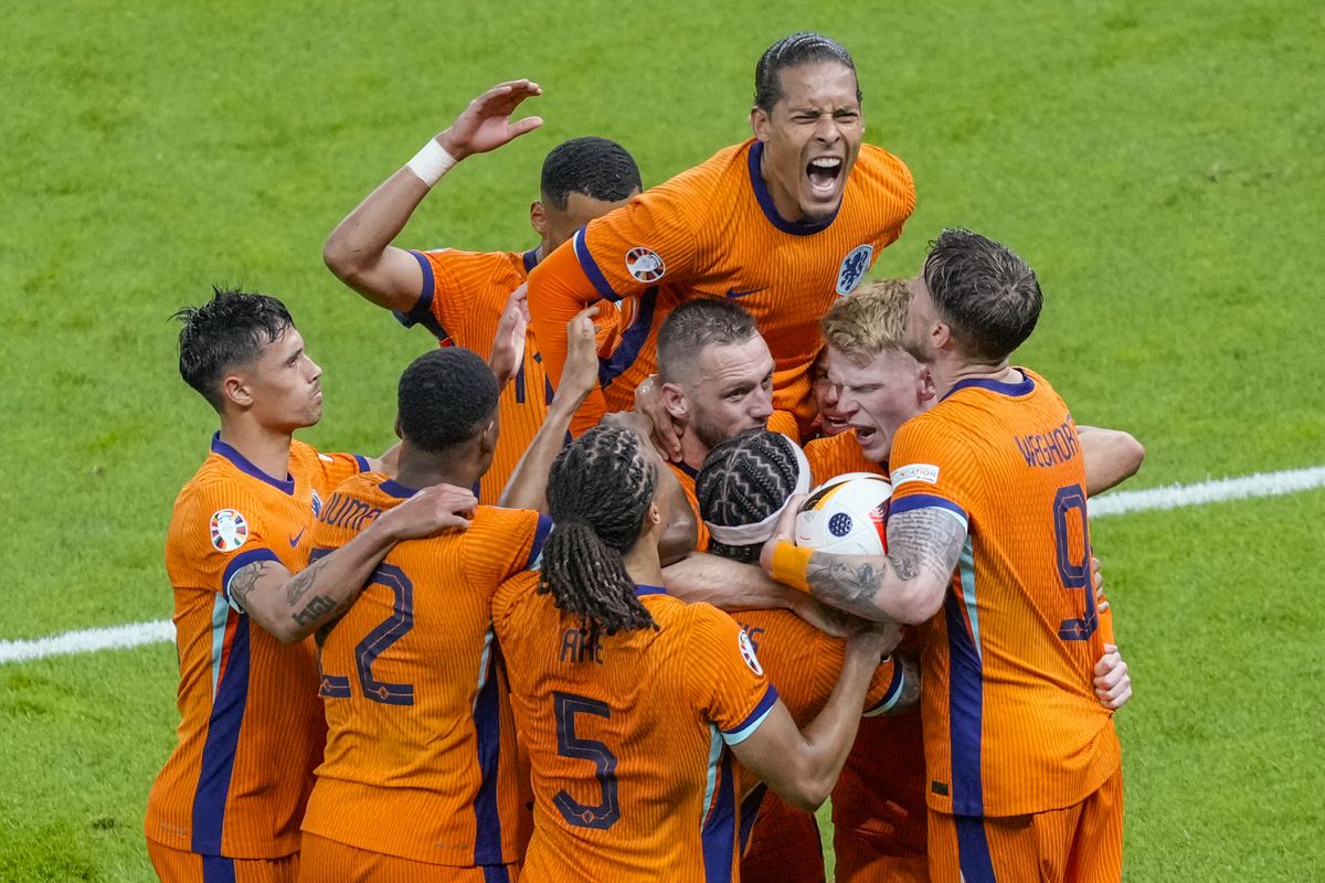 Dit zijn de rapportcijfers van Oranje: Stefan de Vrij man van de wedstrijd