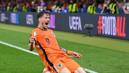 Buitenlandse media roemen Oranje tegen Turkije en prijzen 'blikopener' Wout Weghorst