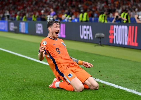 Buitenlandse media roemen Oranje tegen Turkije en prijzen 'blikopener' Wout Weghorst