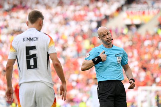 'Was de grip totaal kwijt': snoeiharde Nederlandse kritiek op Anthony Taylor na Spanje - Duitsland