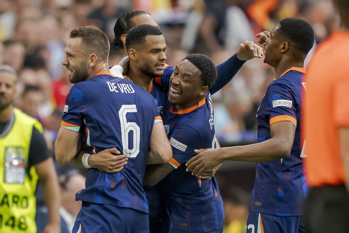 Opstelling Nederlands elftal tegen Turkije: opnieuw basisplaats voor Steven Bergwijn