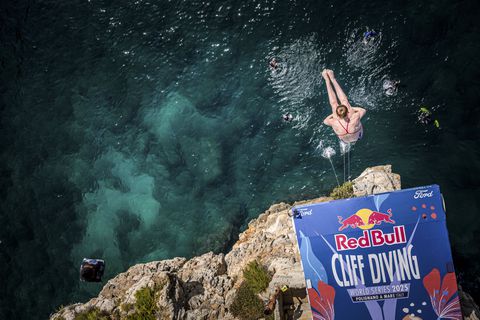 'Nachtmerrie komt uit' door angstaanjagende val van 22 meter: 'Ik ben zó dankbaar dat ik oké ben'