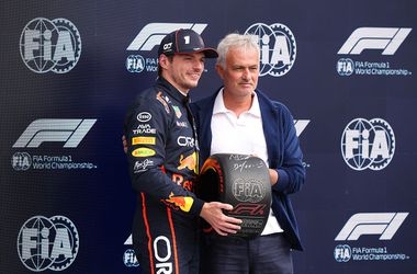 Max Verstappen krijgt bijzonder bezoek van 'Special One' en begroet hem hartelijk
