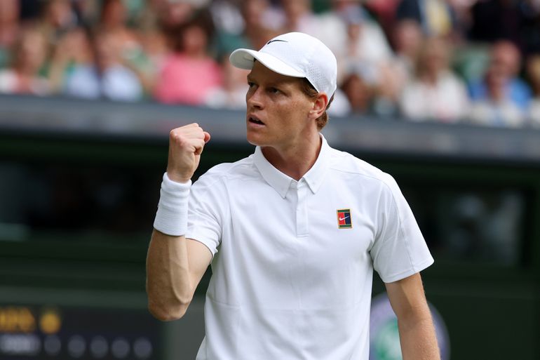 Jannik Sinner slaat record van tennisicoon Roger Federer uit de boeken op Wimbledon: 'Ik genoot daar erg van'