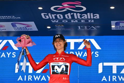 Winnares eerste etappe Giro verbaast vooral zichzelf: 'Ik kan het niet geloven, dit voelt onwerkelijk'