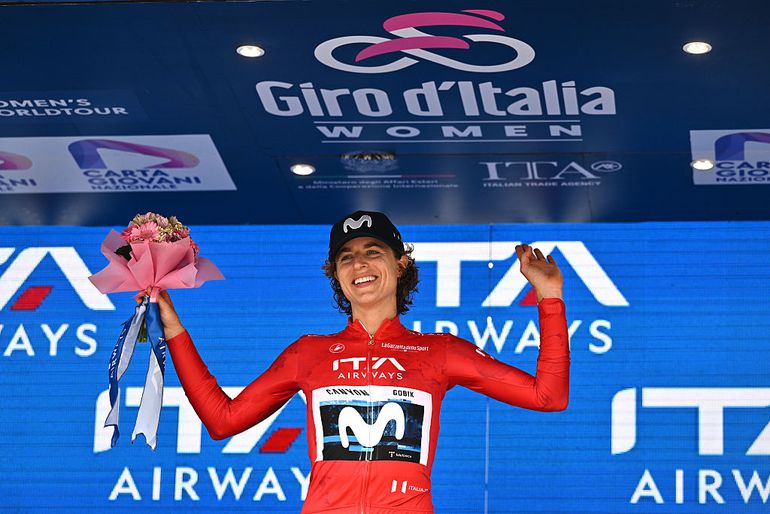 Winnares eerste etappe Giro verbaast vooral zichzelf: 'Ik kan het niet geloven, dit voelt onwerkelijk'