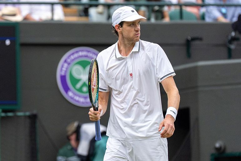 Toptennisser barst in woede uit richting umpire op Wimbledon: 'Hij kan er prima mee stoppen'