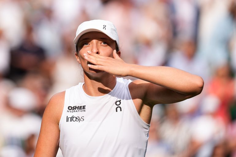 Toptennisster Iga Swiatek laat Wimbledon gruwelen: 'Ze gaan me waarschijnlijk verbannen'