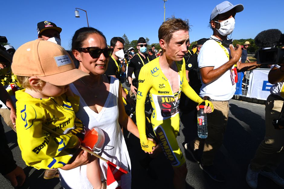 Vrouw Jonas Vingegaard haalt in explosief interview hard uit naar Visma | Lease a Bike, ploeg bijt in Tour de France van zich af