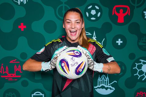 EK-groepsgenoot van Oranje Leeuwinnen leeft met bijzondere afwijking: 'Dat maakt je zelfbewust'