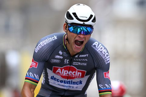 Mathieu van der Poel blij verrast met fenomenale dubbelslag in Tour de France: 'Ik had niet een superdag'