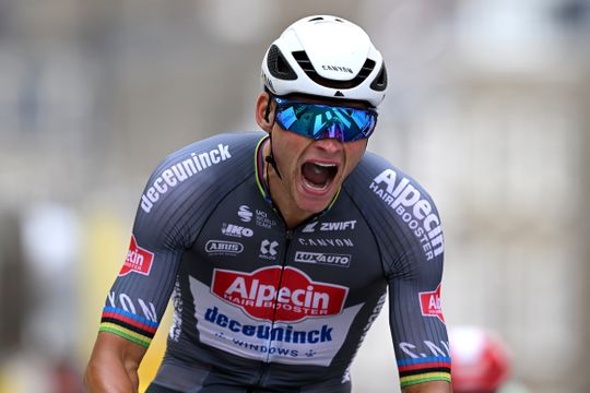 Mathieu van der Poel blij verrast met fenomenale dubbelslag in Tour de France: 'Ik had niet een superdag'