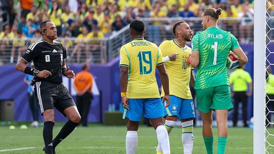 Bizar onderonsje tussen Brazilië-ster Neymar (34) en Noorse doelman op WK voetbal