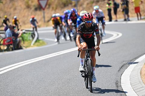 Live Tour de France | Vluchters krijgen eindelijk ruimte in bloedhete etappe, Visma-renner gevallen