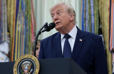 President Donald Trump valt scheidsrechter aan na rode kaart aan Amerikaanse spits: 'Dat vind ik'