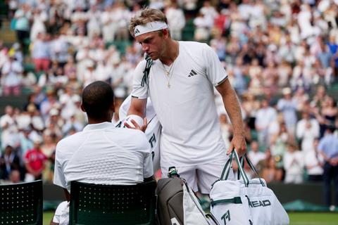 Toptennissers krijgen het met elkaar aan de stok na 'punt van het toernooi' op Wimbledon: 'Het is schandalig'