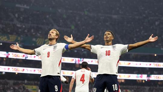 Engeland en Mexico zorgen voor krankzinnig duel op WK voetbal: vijf goals, VAR-ingrepen én rode kaart