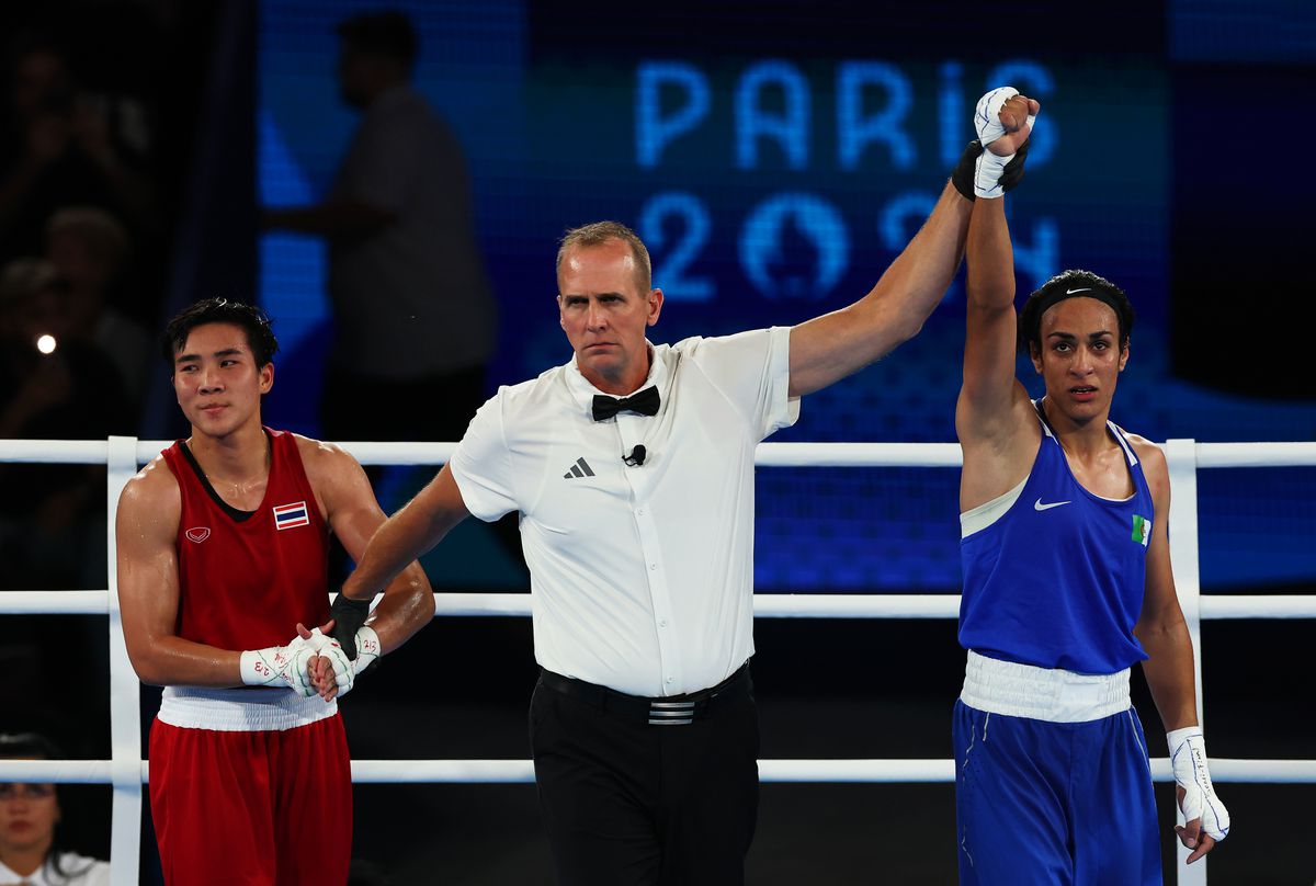 Veelbesproken boksster Imane Khelif ondanks enorme rel naar finale Olympische Spelen: 'Het boeit me niet wat mensen zeggen'