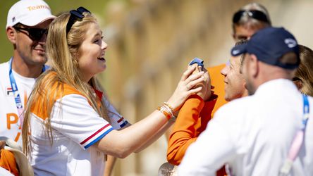 Prinses Amalia heeft wéér een medaille te vieren: nu is de dikke knuffel voor Oranje-springruiter Maikel van der Vleuten