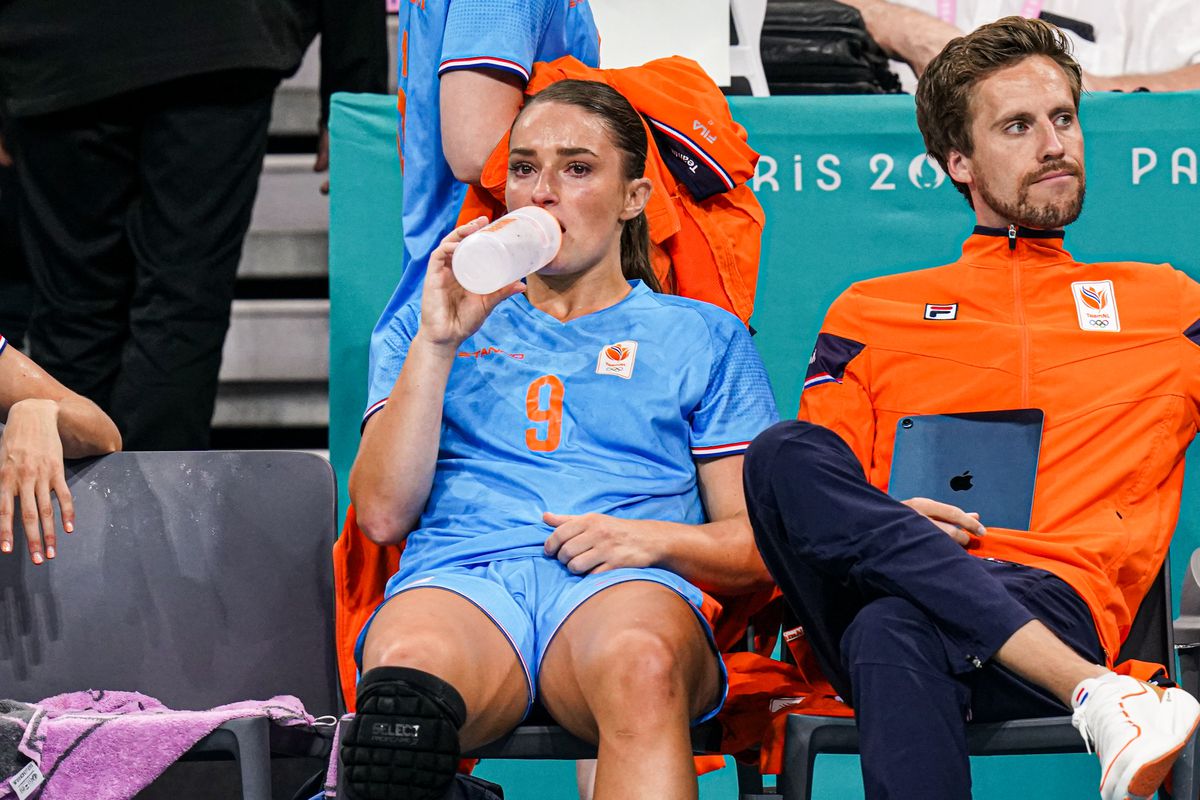 Nederlandse handbalsters vechten tegen de tranen na uitschakeling op de Olympische Spelen