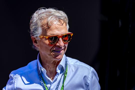 Zoon (18) van Nederlandse Formule 1-legende Jan Lammers (70) maakt naam in autosport: 'Als ik dat win, kan alles gebeuren'