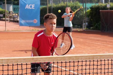 Dankzij zijn zoontje is Vincent niet meer van de tennisbaan weg te slaan: ‘Het is echt geweldig’