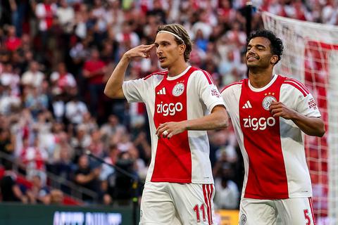 LIVE Conference League | Ajax snel op comfortabele voorsprong dankzij Mika Godts en Owen Wijndal
