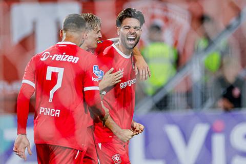 FC Twente spoelt Europese teleurstelling weg met vernietigende zege op DAC