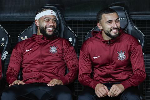 Memphis Depay steekt treurende vriend hart onder de riem na heftig nieuws: 'Ik hou van je'