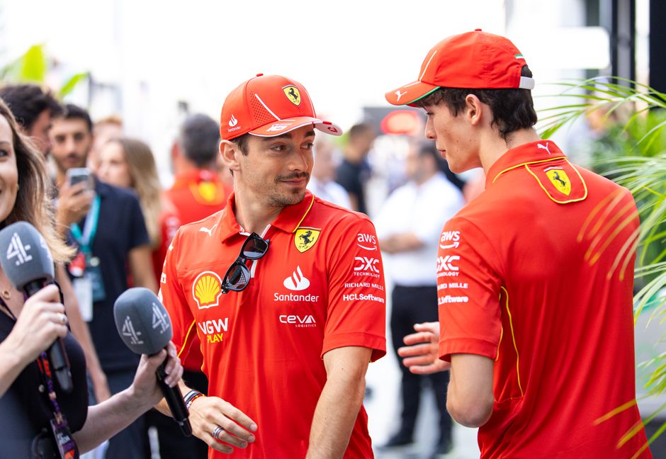Haas strikt Ferrari-coureur als vervanger na historische schorsing in Formule 1