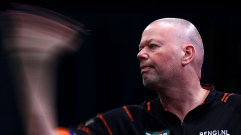 Raymond van Barneveld is verliefd op weer een ander pijltje: 'Had ik eerder moeten doen'