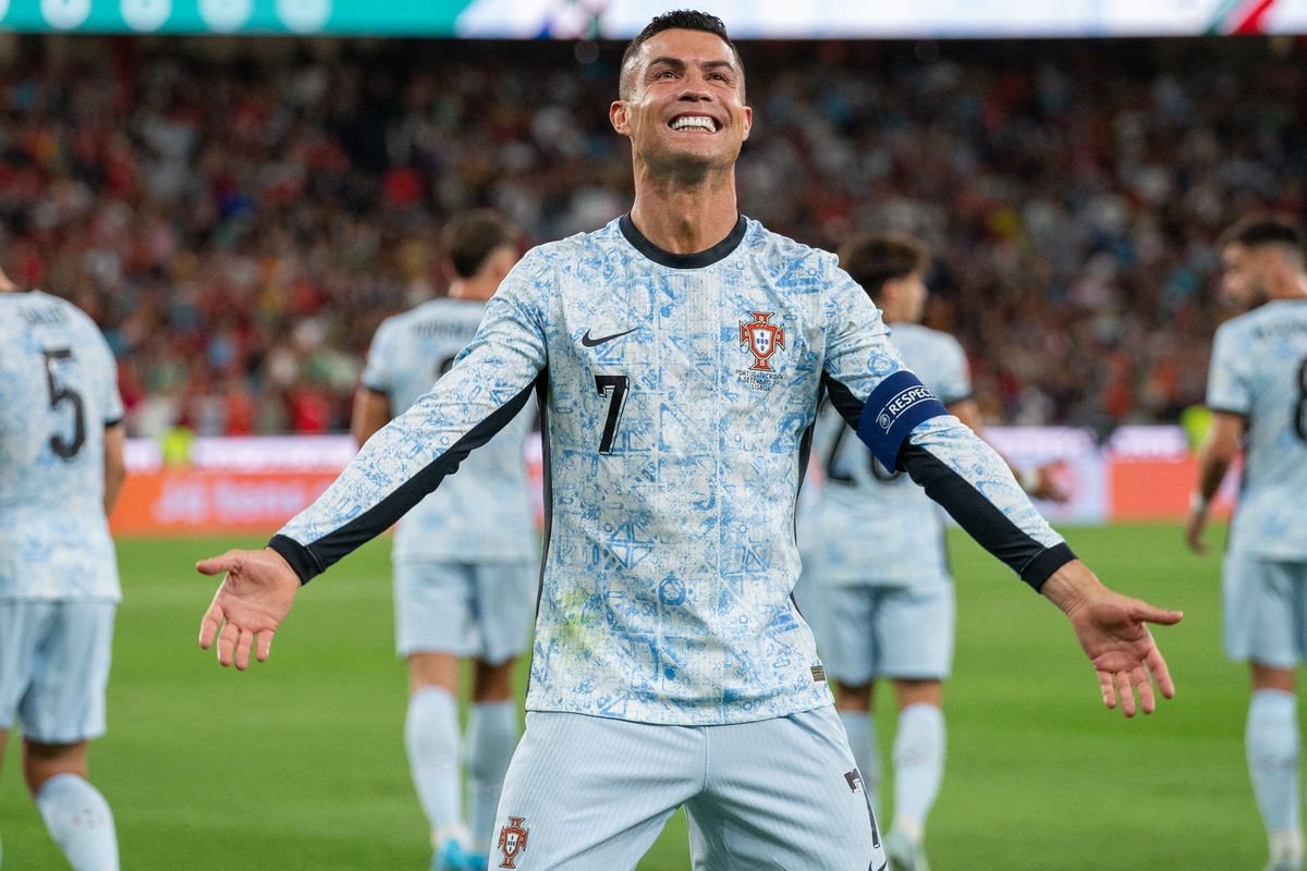 'RON-DERFUL': internationale media pakken uit met waanzinnig jubileum Cristiano Ronaldo